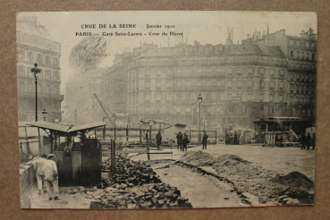 Ansichtskarte AK Paris 1910 Crue de la Seine Gare Saint Lazare Cour du Havre Überschwemmung Hochwasser Toilette Reparatur Bauarbeiten Ortsansicht Frankreich France 75 Paris